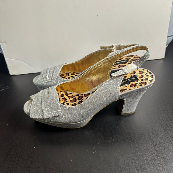 But Another Innocent Tale Sparkly Silver NWOT Platform Heels Size 8 Glitter - Picture 5 of 14